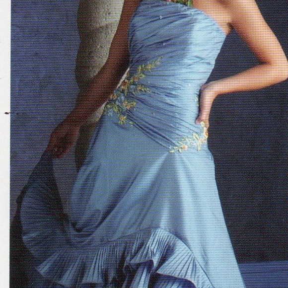 Dress - Picture 2 of 3